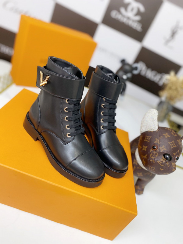 l0*is V*t0n wonderland ranger