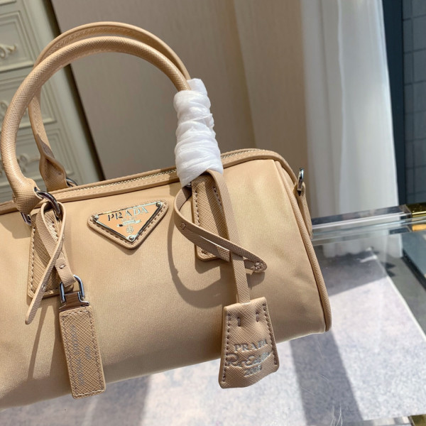 Pra*a re-edition 2005 nylon bag