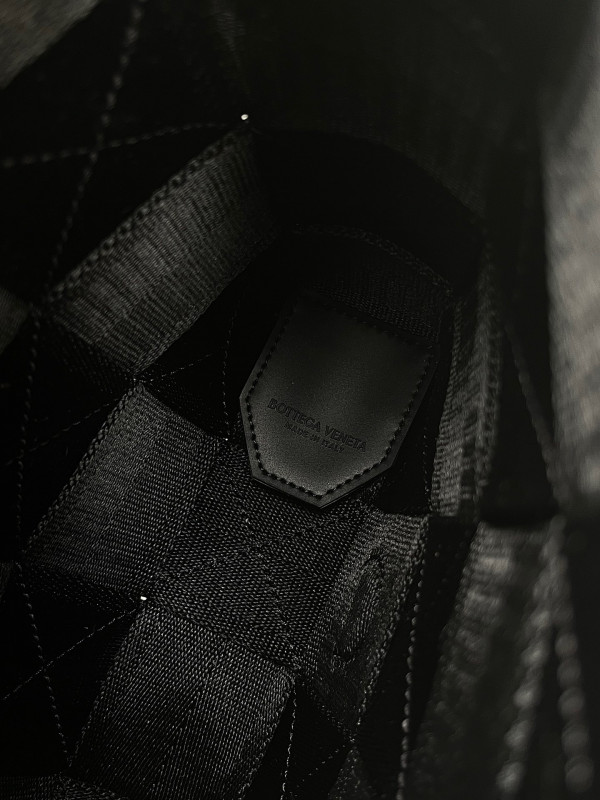 bo*te*ga Ve*ne*ta cassette webbing