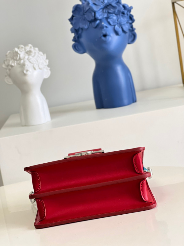 l0*is V*t0n dauphine mini