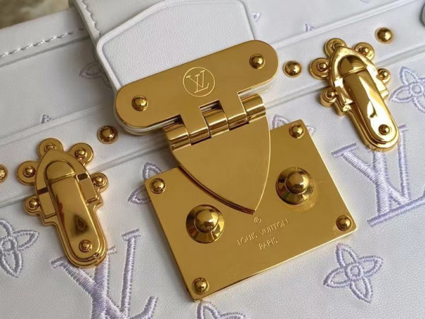 l0*is V*t0n petite malle