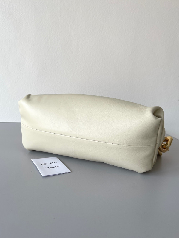 bo*te*ga Ve*ne*ta the chain pouch