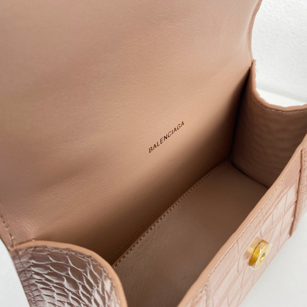 Ba*len*cia*ga hourglass