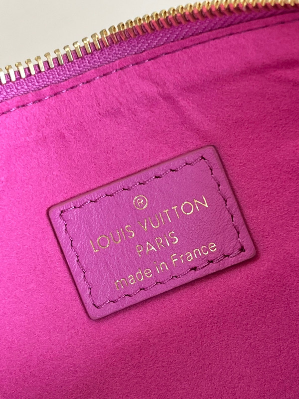 l0*is V*t0n coussin bb