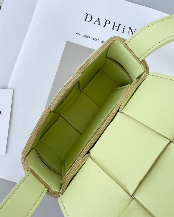 bo*te*ga Ve*ne*ta candy mini cassette-12*8*4cm