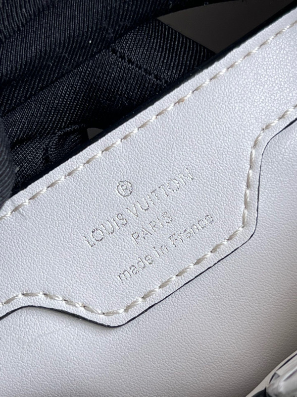 l0*is V*t0n capucines bb