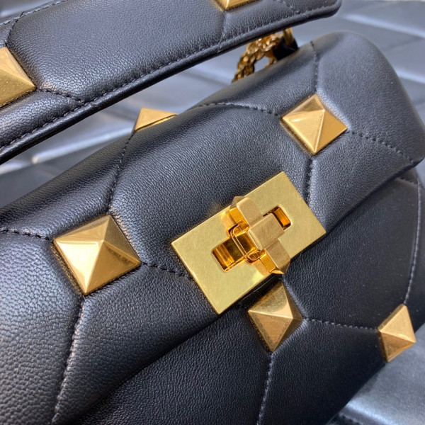 VALENTINO ONLINE EXCLUSIVE SMALL ROMAN STUD THE SHOULDER BAG WITH CHAIN