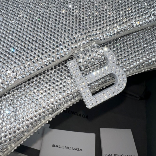 Ba*len*cia*ga hourglass