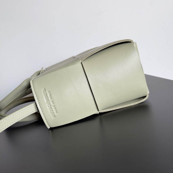 bo*te*ga Ve*ne*ta arco mini tote