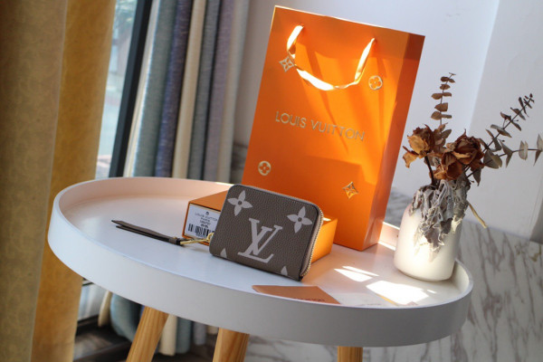 l0*is V*t0n zippy coin purse