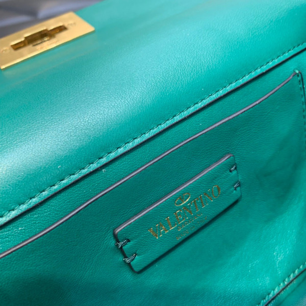 VALENTINO ONLINE EXCLUSIVE SMALL ROMAN STUD THE SHOULDER BAG WITH CHAIN