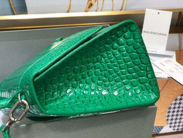 Ba*len*cia*ga hourglass