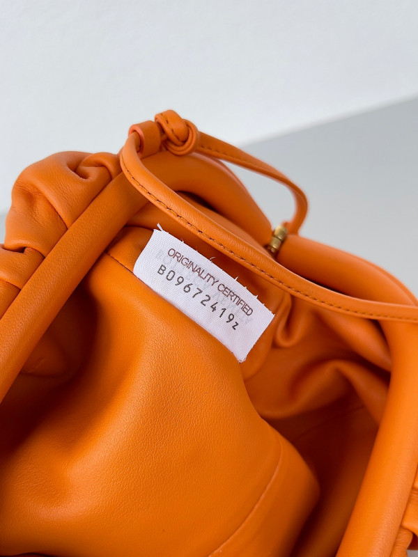 bo*te*ga Ve*ne*ta mini pouch