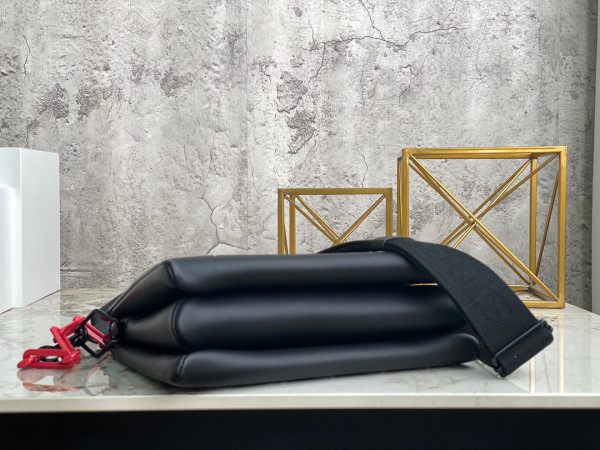 l0*is V*t0n coussin pm