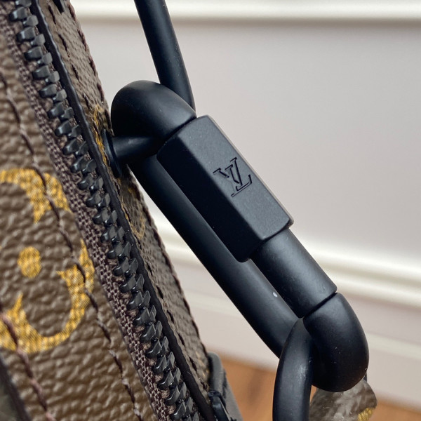 l0*is V*t0n soft trunk wallet