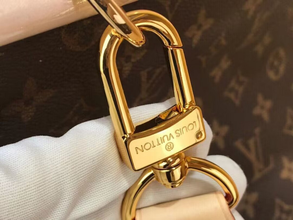 l0*is V*t0n hunting bag