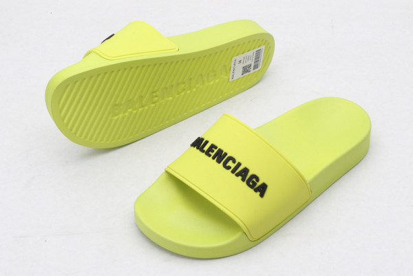 Ba*len*cia*ga pool slide sandal