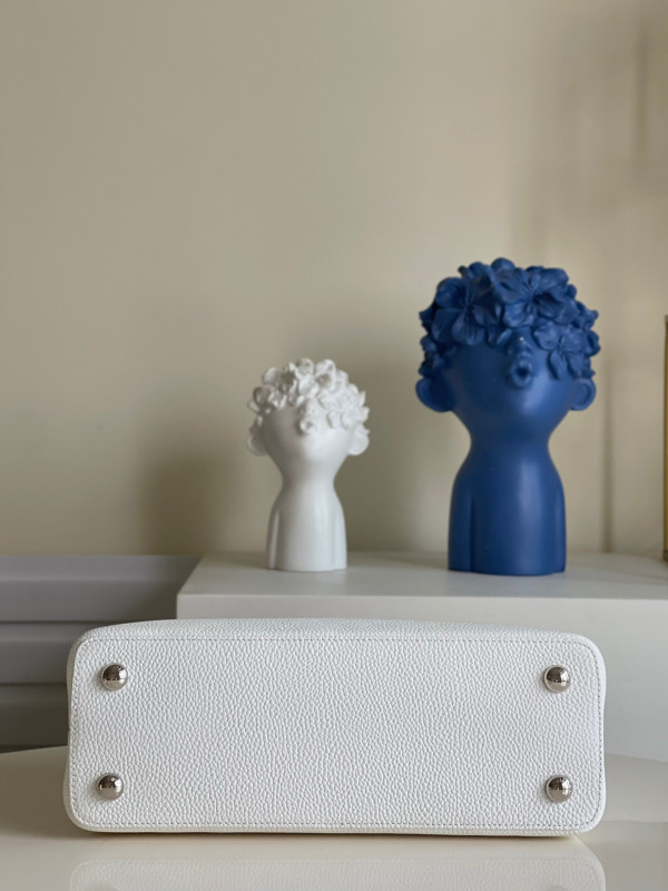 l0*is V*t0n capucines bb