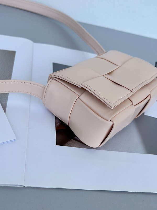 bo*te*ga Ve*ne*ta candy mini cassette-12*8*4cm