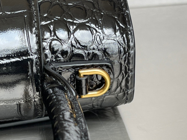 Ba*len*cia*ga hourglass