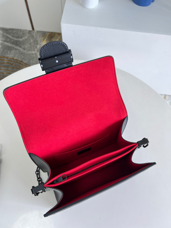 l0*is V*t0n dauphine mm