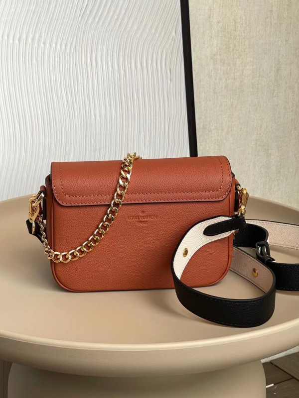 l0*is V*t0n lockme tender