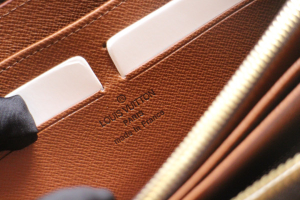 l0*is V*t0n zippy wallet