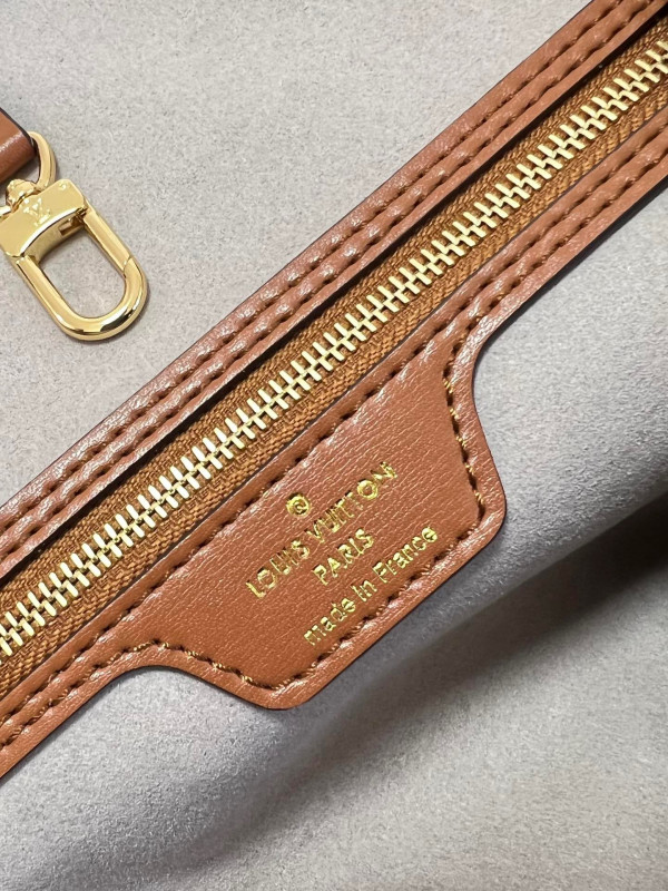 l0*is V*t0n neverfull mm