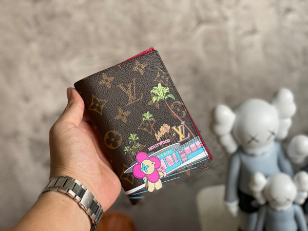 l0*is V*t0n passport cover