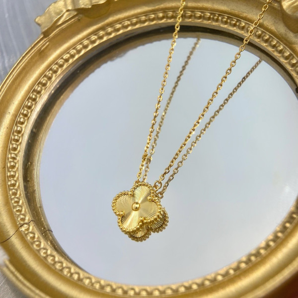 V*N CL*F & arpels perlée necklace
