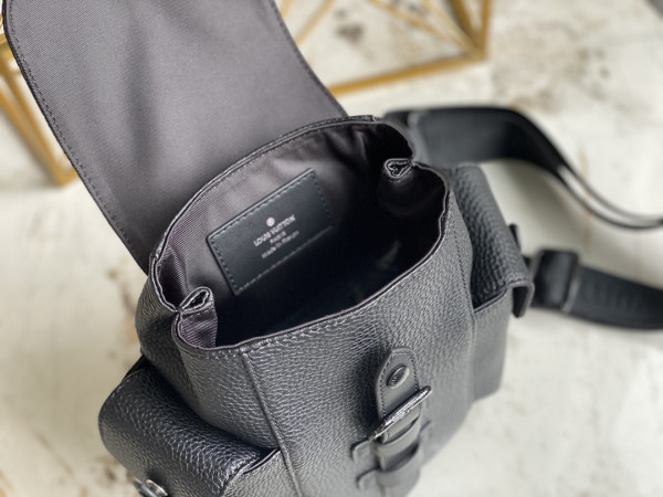 l0*is V*t0n christopher xs