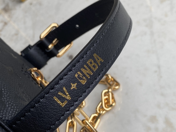 l0*is V*t0n lvxnba cloakroom dopp kit