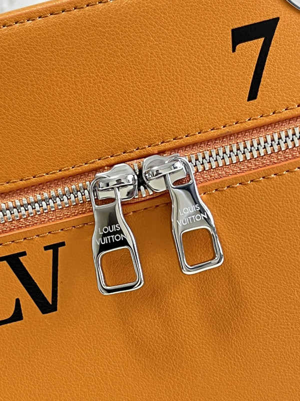 l0*is V*t0n vertical box trunk