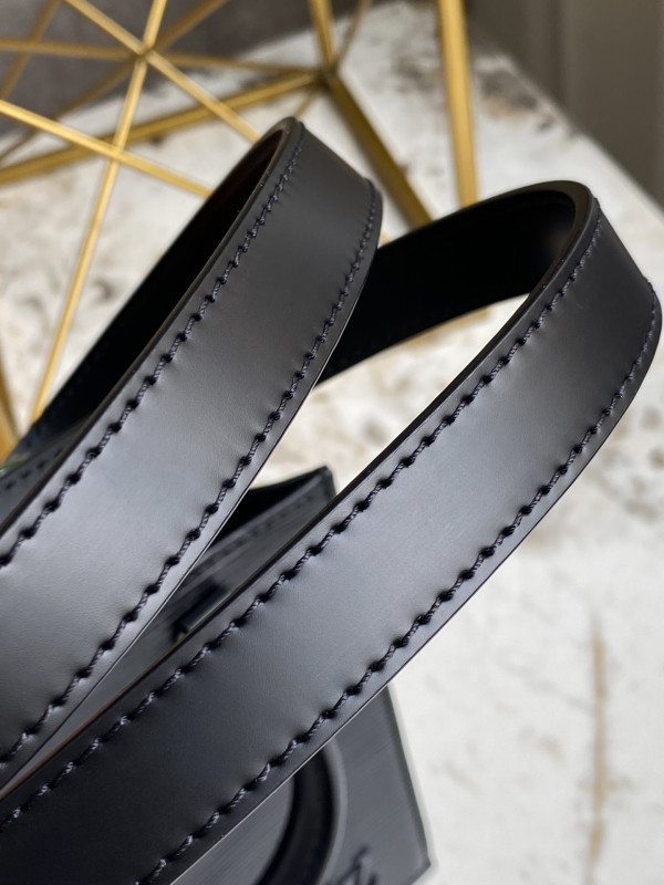 l0*is V*t0n petit sac plat