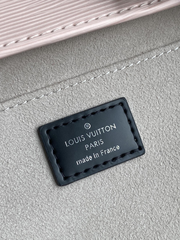 l0*is V*t0n petit sac plat