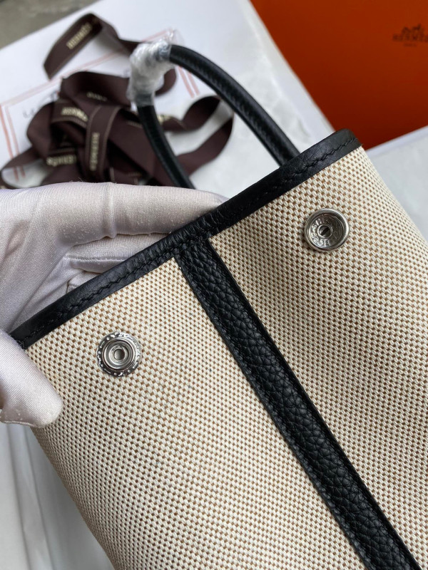 H**mes garden party 30