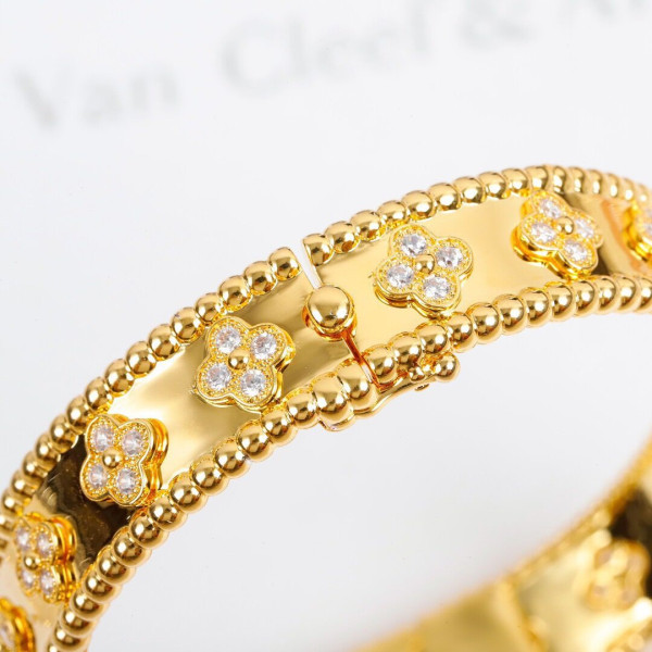 V*N CL*F & arpels perlée bracelet