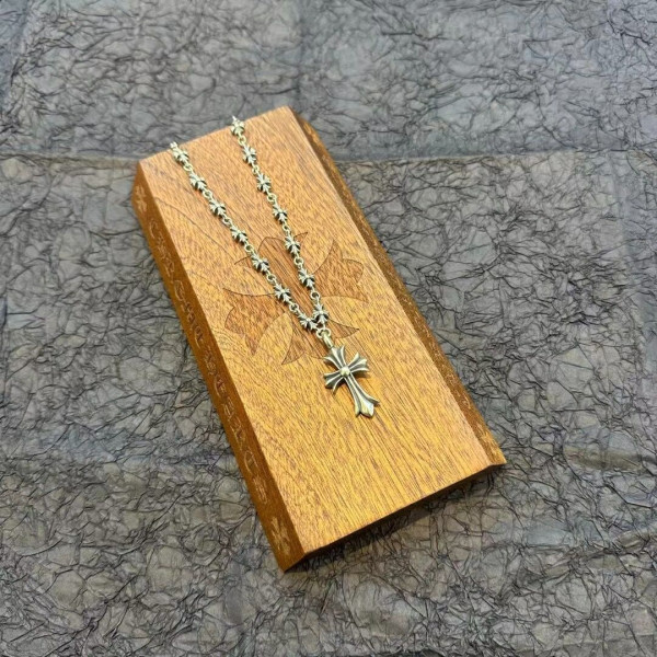 Ch**me He**ts necklace