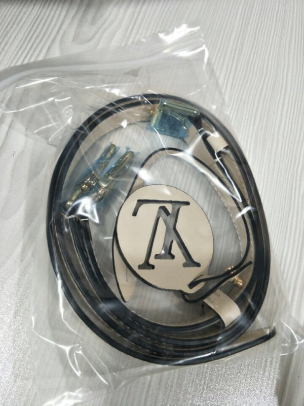 l0*is V*t0n pochette metis