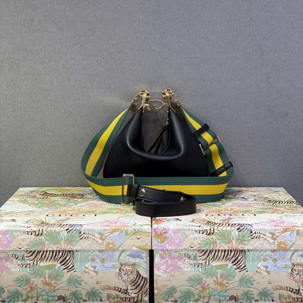 G*u*i attache small shoulder bag