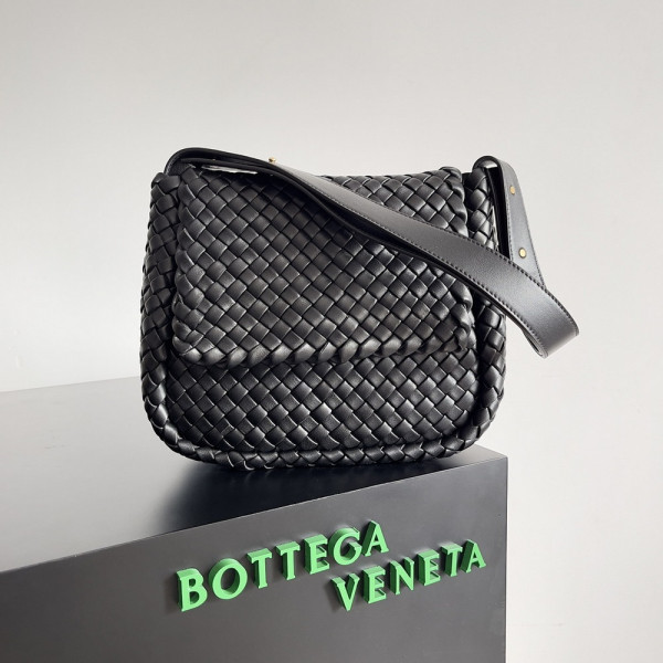 bo*te*ga Ve*ne*ta small cobble shoulder bag