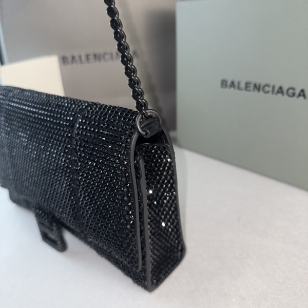 Ba*len*cia*ga hourglass wallet on chain