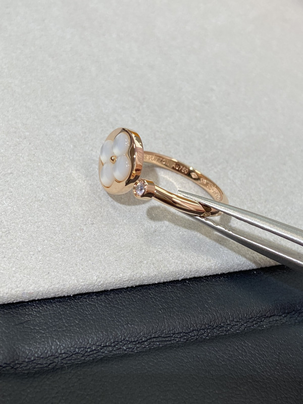 l0*is V*t0n earrings