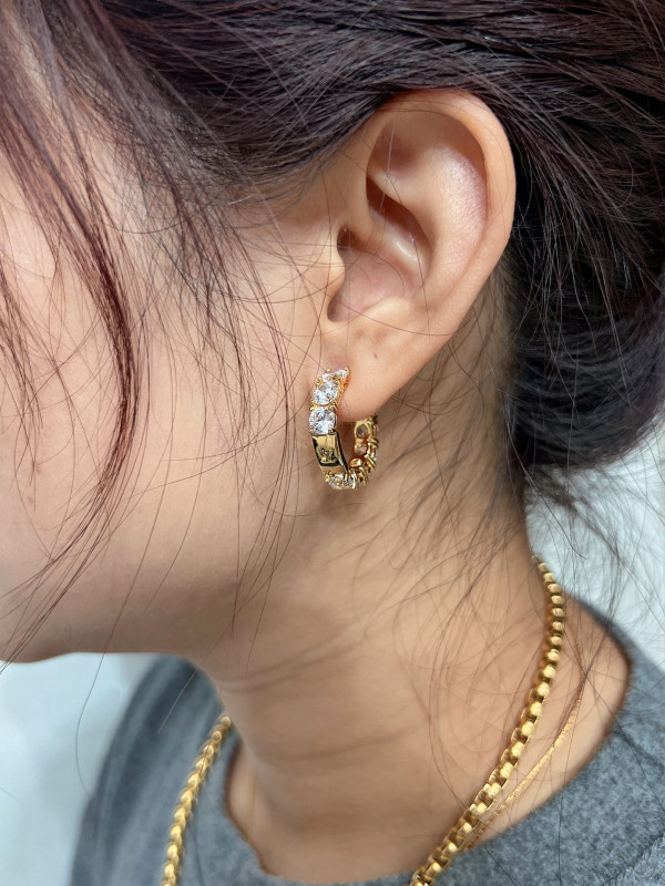 l0*is V*t0n earrings