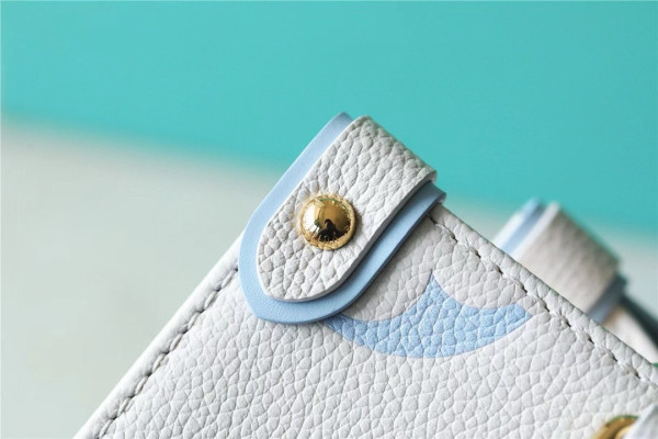 l0*is V*t0n onthego pm