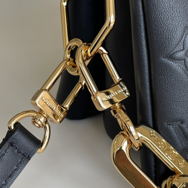 l0*is V*t0n coussin bb