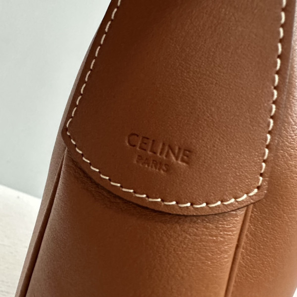 celin* heloise cuir triomphe bag in S*pple calfskin