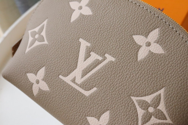 l0*is V*t0n cosmetic pouch pm-19*12*6cm