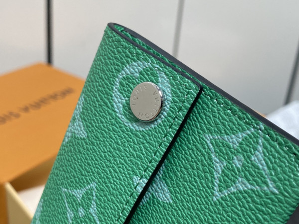 l0*is V*t0n card holder necklace-7.6*10*0.5cm