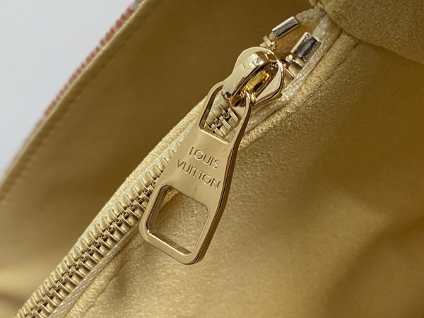 l0*is V*t0n pochette metis east west